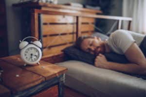 4 mudanças fundamentais na rotina para dormir bem