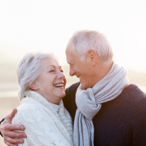 Close em casal de idosos com saúde e bem-estar